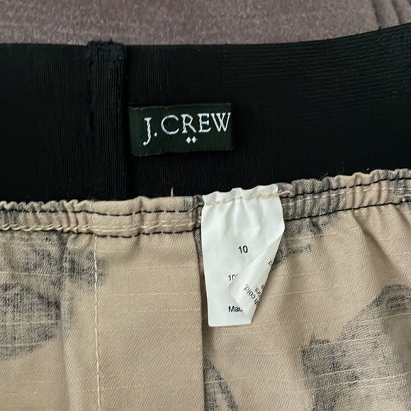 J. CREW Beige, Black & Gray Flower Design Skirt Size 10 - Picture 5 of 6